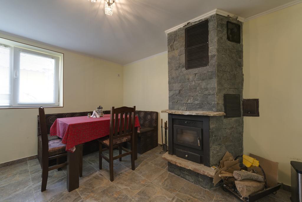 Marinovata Kashta Guest House Preslav Extérieur photo